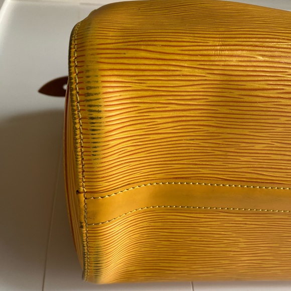Louis Vuitton Speedy 25 Yellow Epi Leather - Picture 8 of 16
